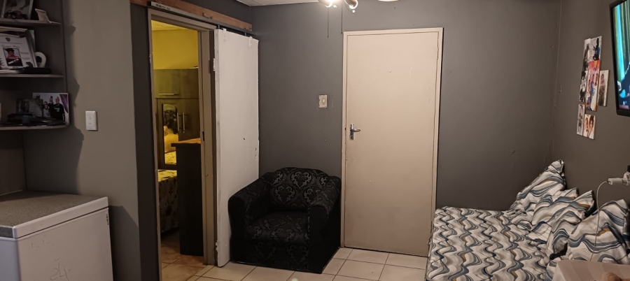 1 Bedroom Property for Sale in Avian Park Western Cape